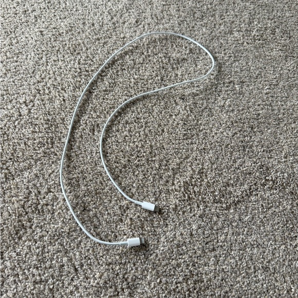 Apple - USB-C to Lightening Charging Cable - Picture 4 of 5